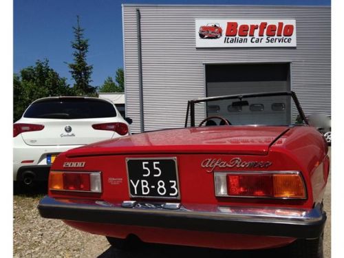 alfa-romeo-spider-cabriolet-benzine-rood-001--34047197-medium